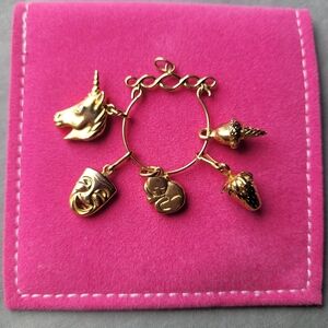 Goldtone Charmholder w/ charms